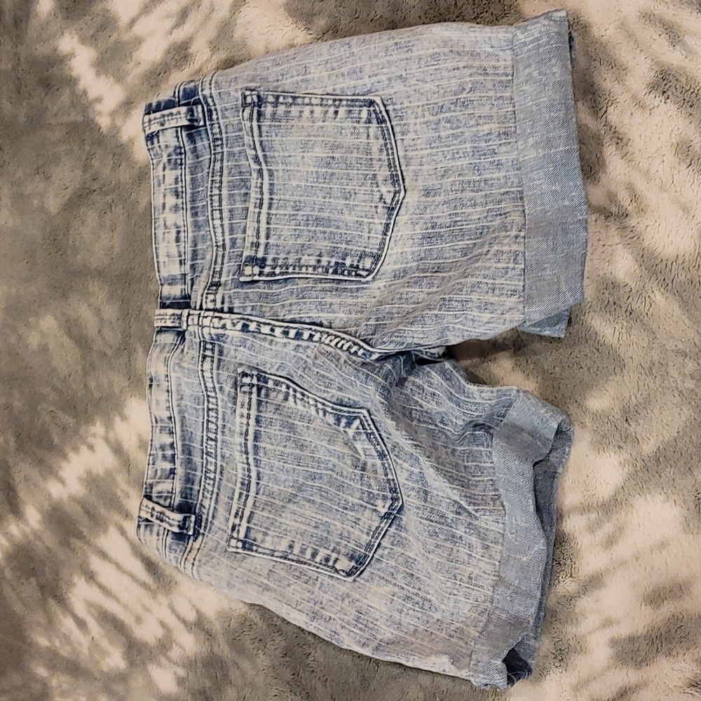 Shorts - Picture 2 of 3